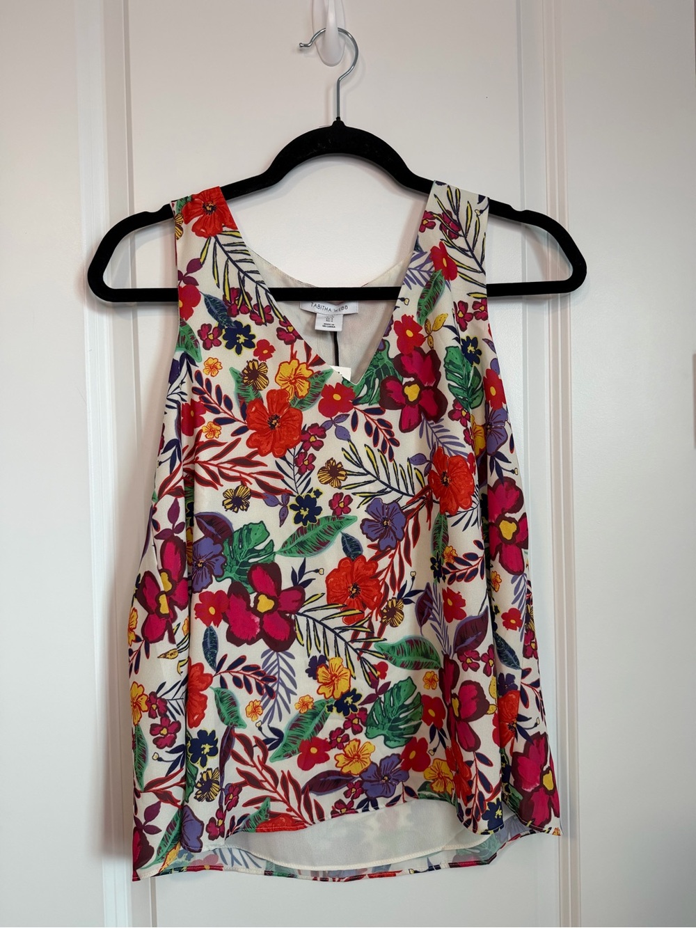 Sleeveless Floral V-Neck Camisole in Multicolor